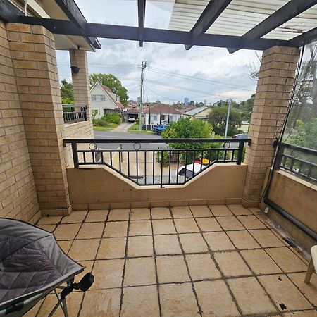 Book A Room With A View For Your Stay With Shared Bathroom Laundry Kitchen And Living Area Guildford Dış mekan fotoğraf