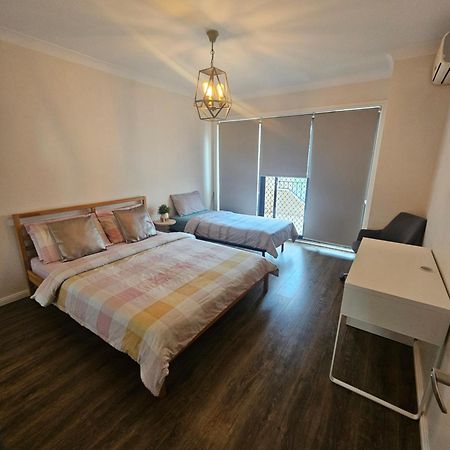 Book A Room With A View For Your Stay With Shared Bathroom Laundry Kitchen And Living Area Guildford Dış mekan fotoğraf