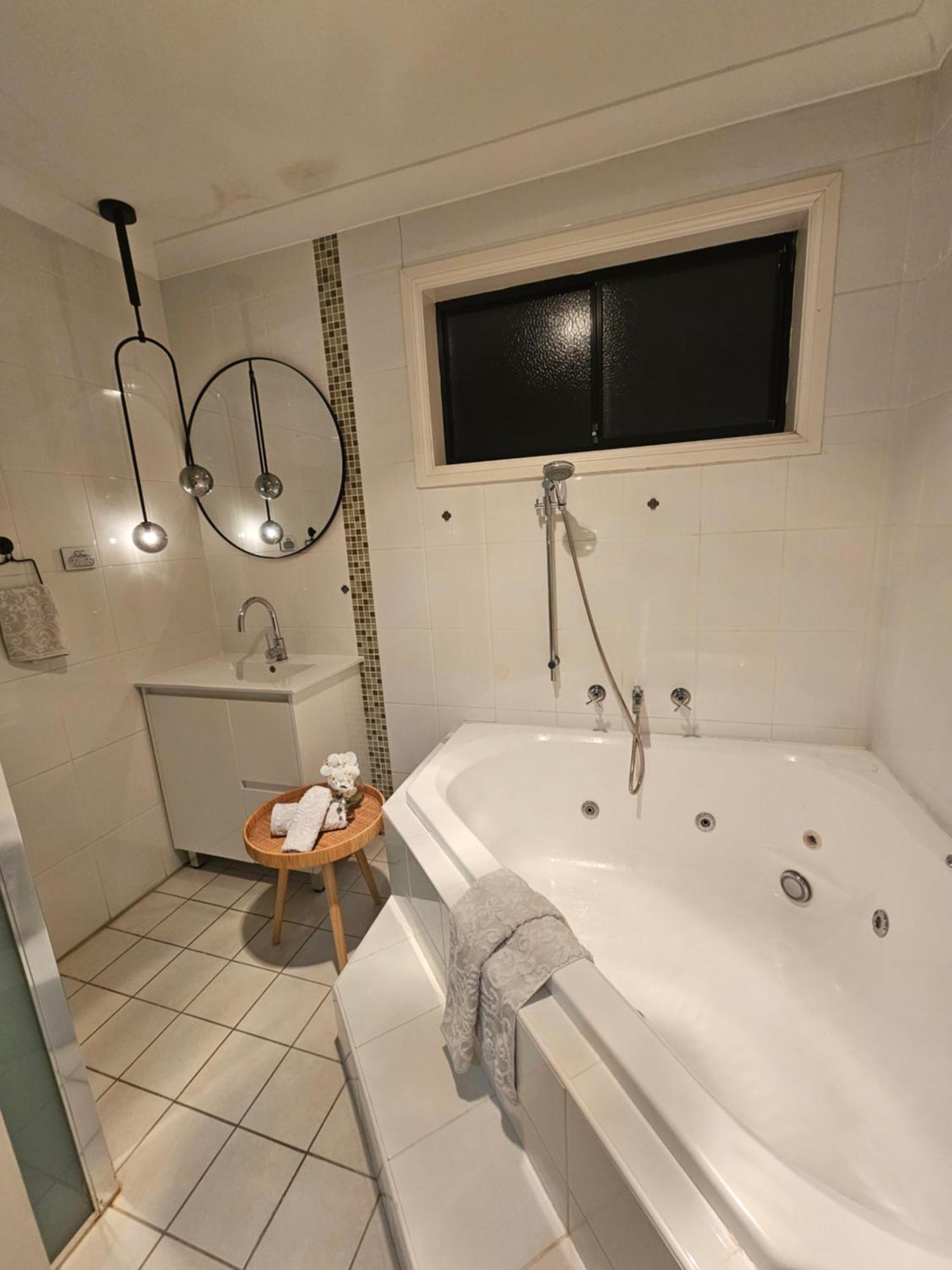 Book A Room With A View For Your Stay With Shared Bathroom Laundry Kitchen And Living Area Guildford Dış mekan fotoğraf