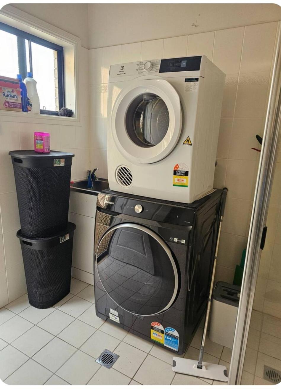 Book A Room With A View For Your Stay With Shared Bathroom Laundry Kitchen And Living Area Guildford Dış mekan fotoğraf