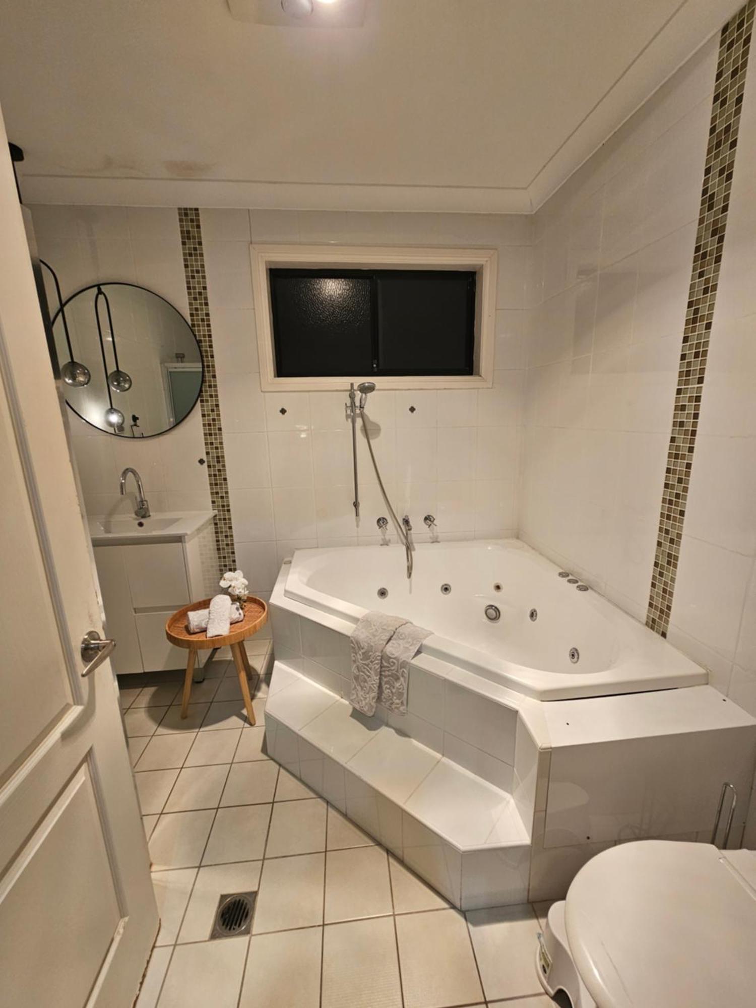 Book A Room With A View For Your Stay With Shared Bathroom Laundry Kitchen And Living Area Guildford Dış mekan fotoğraf