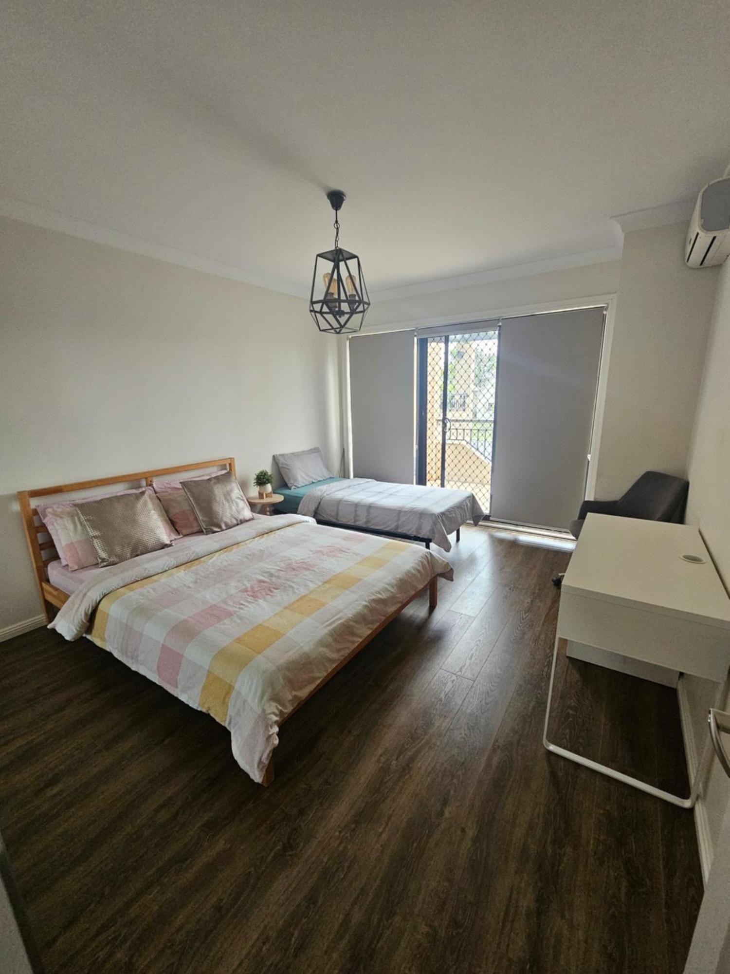 Book A Room With A View For Your Stay With Shared Bathroom Laundry Kitchen And Living Area Guildford Dış mekan fotoğraf
